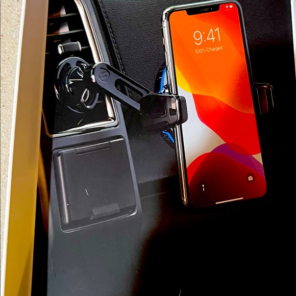 Magic Grip Cell Phone holder for vehicle - Picture 1 of 3